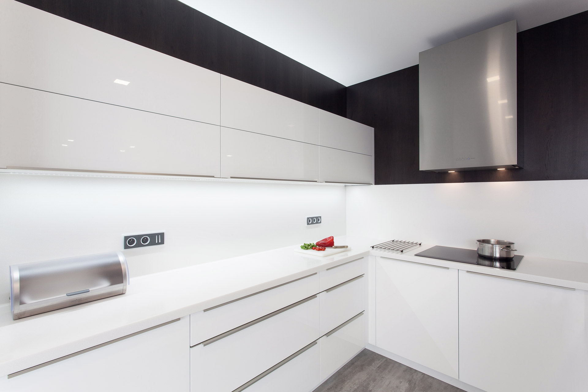 Hanák nábytek Ukázka realizace Moderní kuchyně Bílá kuchyně