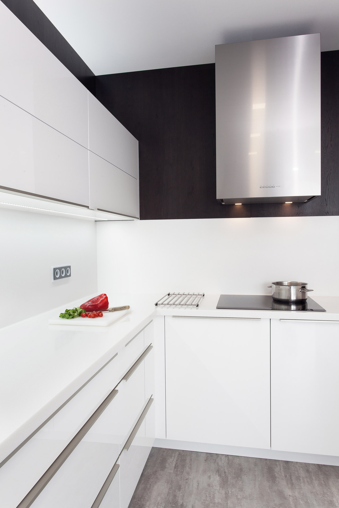 Hanák nábytek Ukázka realizace Moderní kuchyně Bílá kuchyně